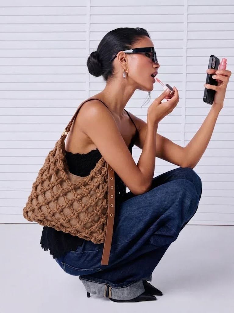 Bolso Vega en un look urbano